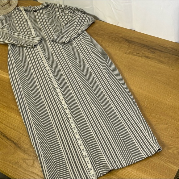 3/$20 ASOS Bodycon Dress Long Sleeve High Neck cutout Grey Chevron Stripe size 6 - Picture 8 of 8